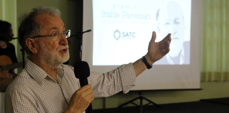 Acic presta condol&ecirc;ncias aos familiares do professor e ex-diretor da Satc Ira&iacute;de Piovesan