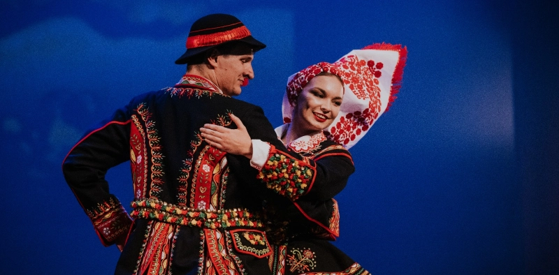 Acic recebe a apresenta&ccedil;&atilde;o de grupo da Pol&ocirc;nia