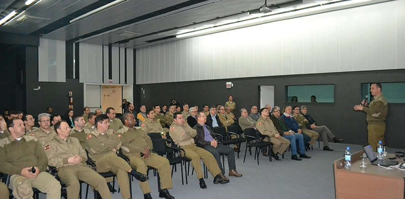 ACIC recebe apresenta&ccedil;&atilde;o do PMSC Mobile