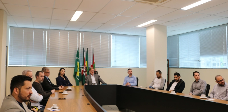 Acic recebe empresas associadas