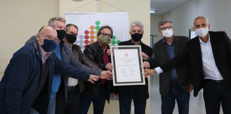 Acic recebe Mo&ccedil;&atilde;o de Aplauso do Legislativo