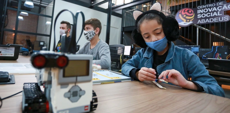 Carv&atilde;o mineral apoia a&ccedil;&otilde;es de educa&ccedil;&atilde;o que transformam vidas