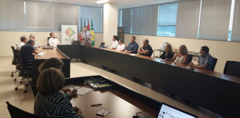 Com&eacute;rcio internacional pauta reuni&atilde;o da diretoria da Acic