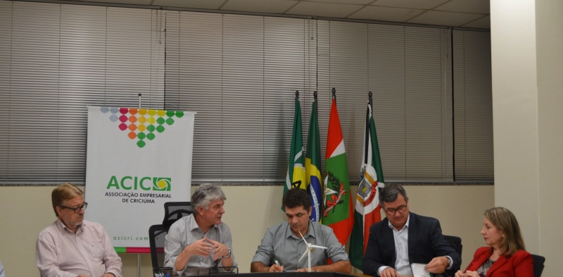 Desenvolvimento econ&ocirc;mico &eacute; pauta de encontro da Acic com o prefeito de Crici&uacute;ma 