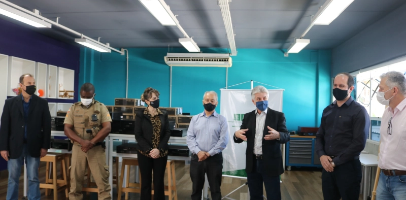 Escola Jorge da Cunha Carneiro &eacute; contemplada com laborat&oacute;rio de inform&aacute;tica integrado ao &ldquo;Google for Education&rdquo;