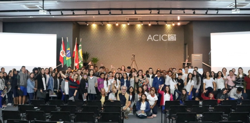 Escolas na Acic motiva alunos a pensarem no futuro profissional