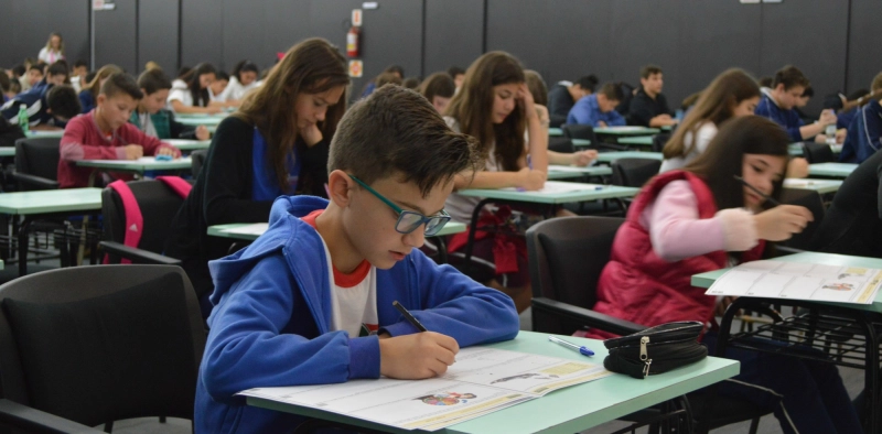Estudantes realizam primeira prova do Pr&ecirc;mio Acic de Matem&aacute;tica