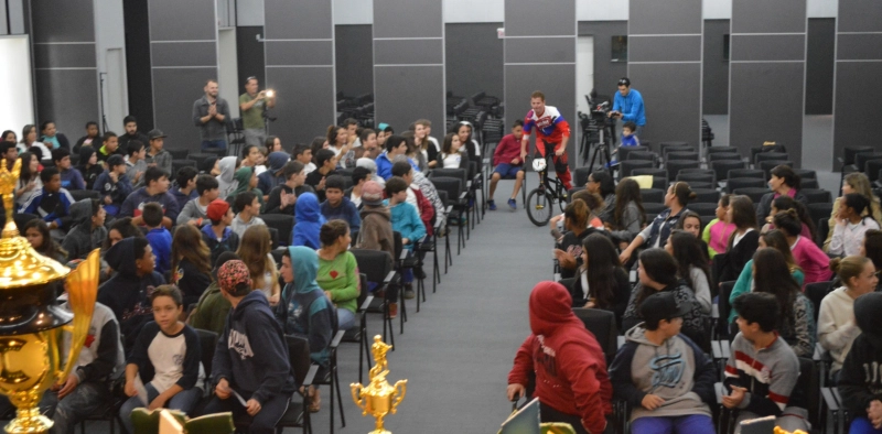 Exemplo de supera&ccedil;&atilde;o, ciclista Marco Aur&eacute;lio Tocha palestra no Projeto Escolas na Acic 