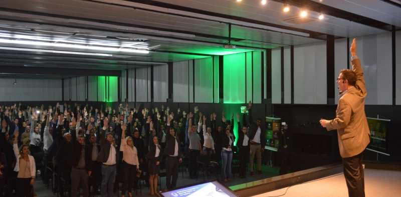  Experi&ecirc;ncia do consultor da Disney re&uacute;ne 500 pessoas na Acic