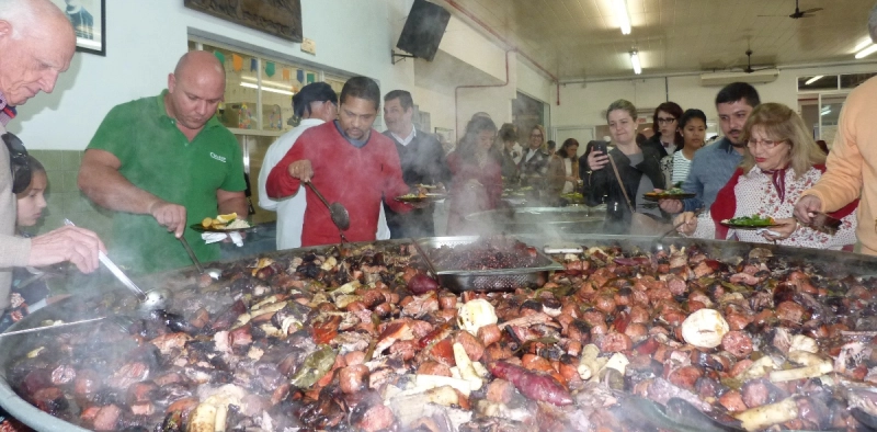 Bairro da Juventude e C&acirc;mara da Mulher promovem tradicional feijoada beneficente 