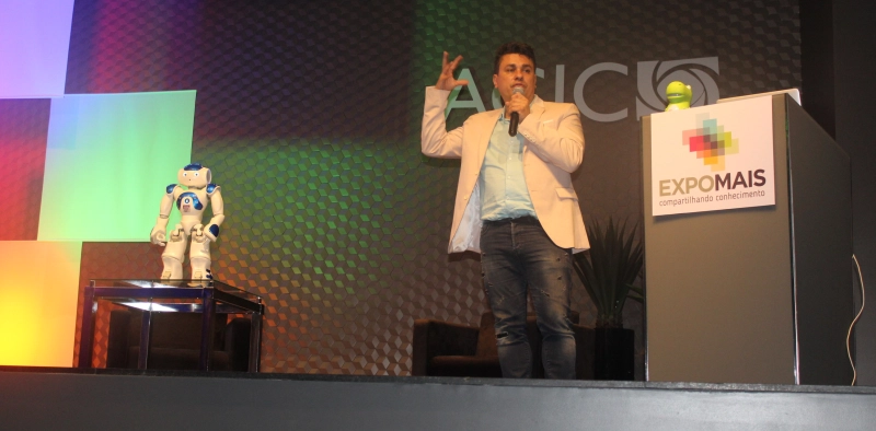 Gil Giardelli mostra o que h&aacute; de mais novo em tecnologia na EXPOMAIS
