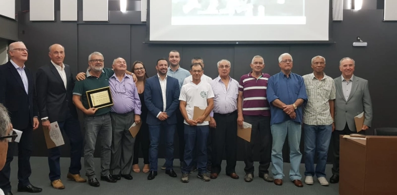 Lembran&ccedil;as e emo&ccedil;&atilde;o na homenagem ao Esporte Clube Metropol