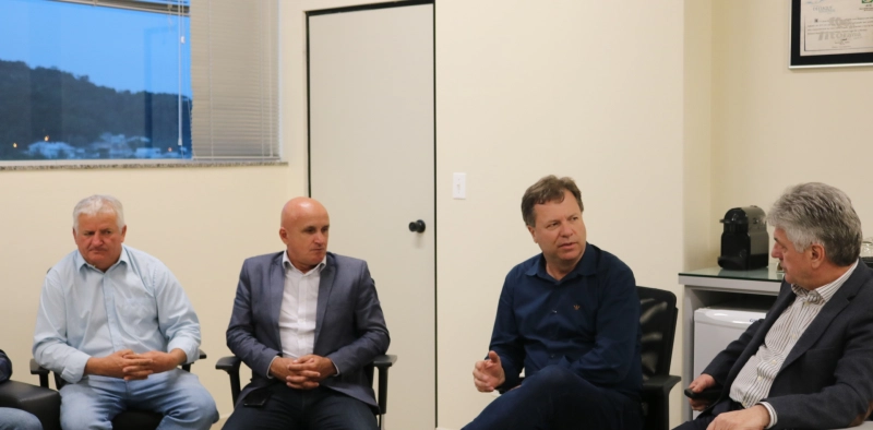 Lideran&ccedil;as se re&uacute;nem para falar sobre novo acesso Sul ao Rinc&atilde;o