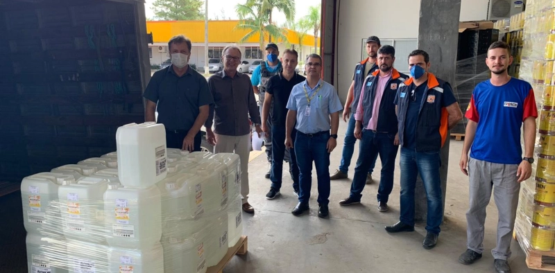 Mais de 5 mil litros de &aacute;lcool s&atilde;o doados pela Farben para entidades da regi&atilde;o 