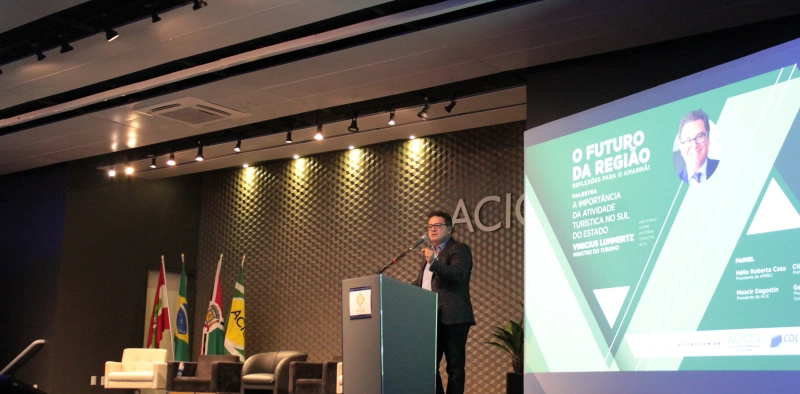 Ministro Vinicius Lummertz destaca novo conceito e vis&atilde;o estrat&eacute;gica para o turismo