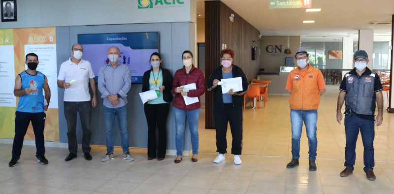 Movimento Juntos de Cora&ccedil;&atilde;o j&aacute; doou mais de mil cart&otilde;es de compras