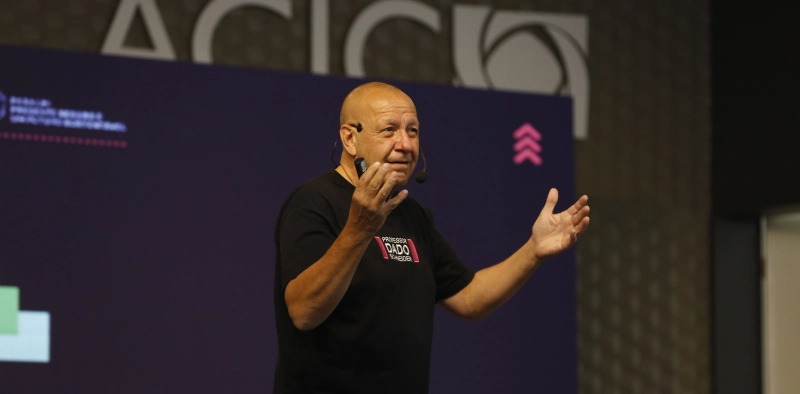 Na Expomais, Dado Schneider prop&otilde;e reflex&atilde;o sobre as mudan&ccedil;as