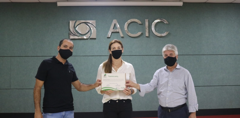 N&uacute;cleo de Meio Ambiente da Acic entrega Selo de Sustentabilidade Ambiental