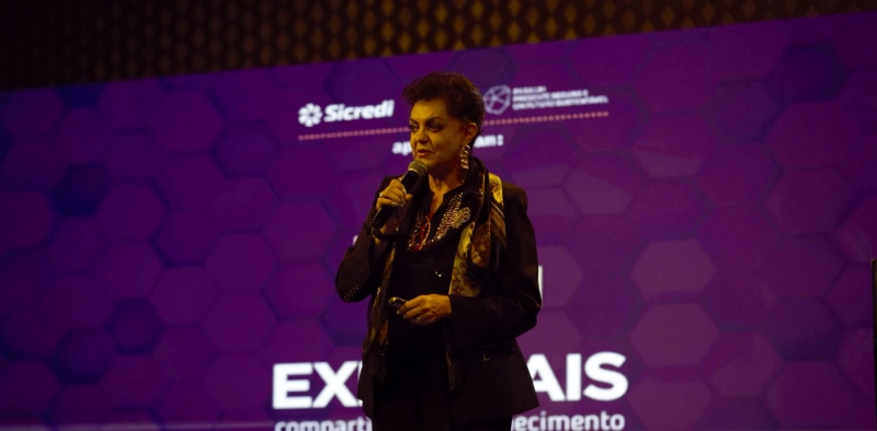 &ldquo;O l&iacute;der est&aacute; constantemente em obras&rdquo;, destaca a professora Paulette Melo na Expomais
