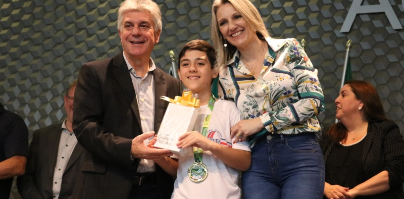 Pr&ecirc;mio Acic de Matem&aacute;tica conclui premia&ccedil;&otilde;es