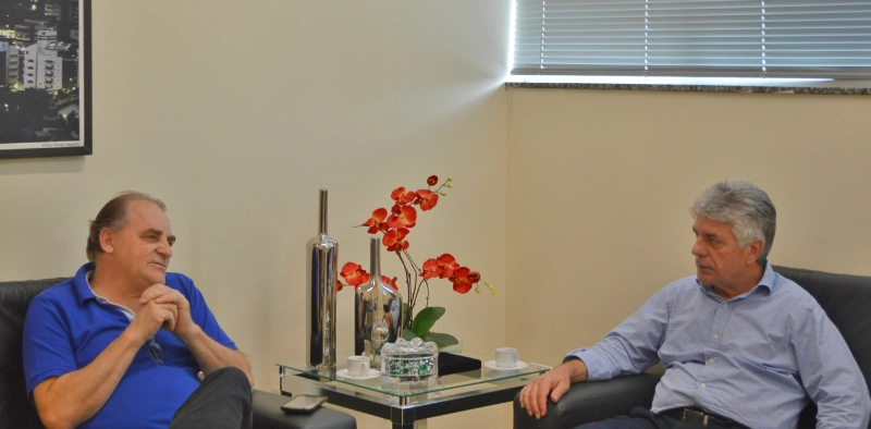 Presidente da Acic recebe visita de J&uacute;lio Colombo
