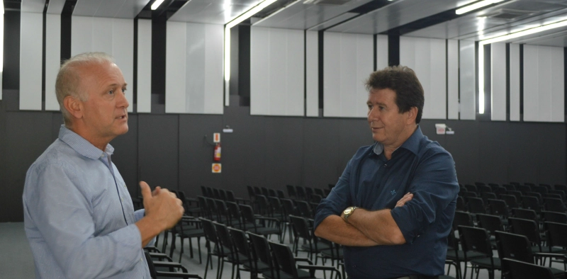 Presidente da Facisc visita sede da Acic