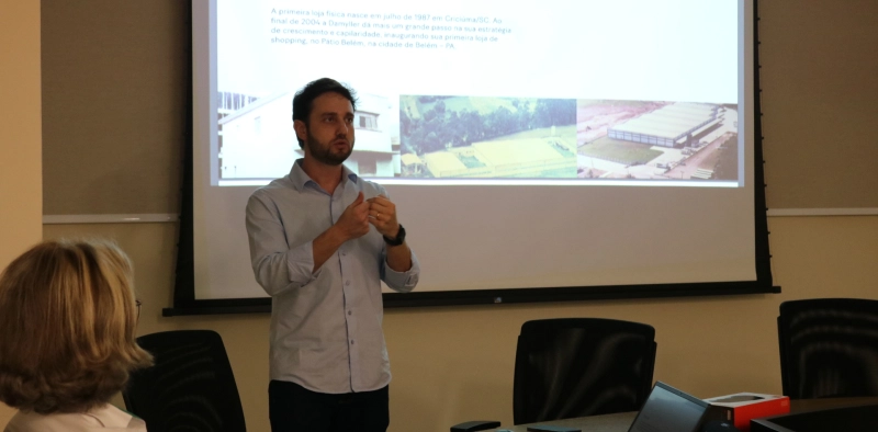 Produção sustentável de jeans é apresentada na reunião da diretoria da ACIC