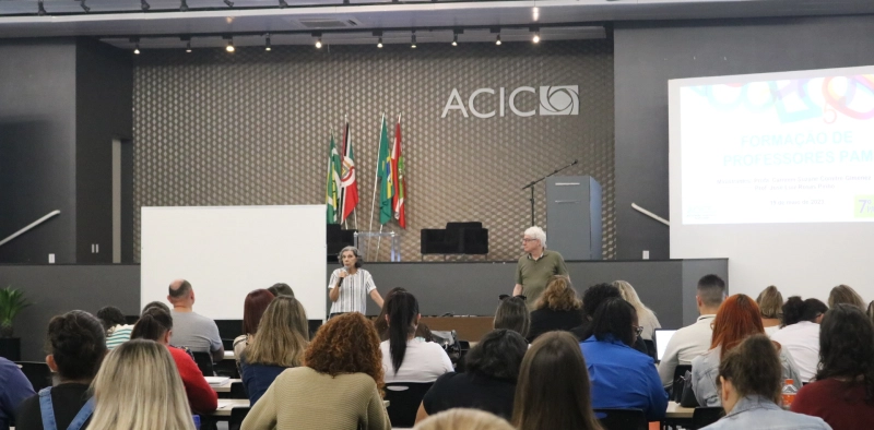 Professores de Matem&aacute;tica participam de forma&ccedil;&atilde;o na Acic