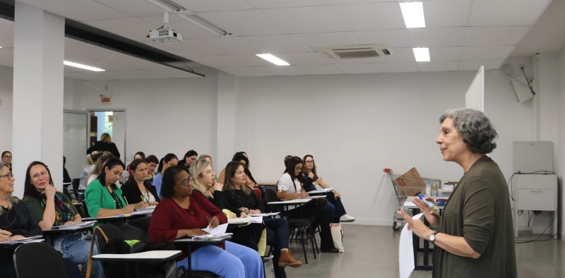 Professores voltam a se reunir para forma&ccedil;&atilde;o na &aacute;rea de Matem&aacute;tica