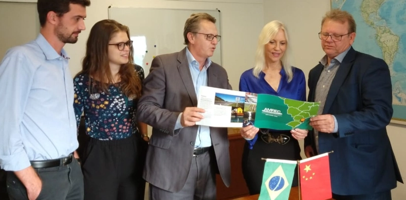 Representantes da regi&atilde;o Carbon&iacute;fera visitam a C&acirc;mara de Com&eacute;rcio e Ind&uacute;stria Brasil China