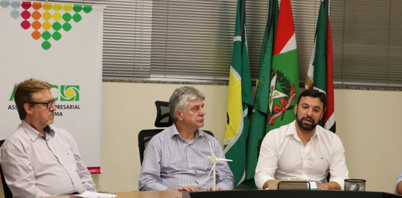 Representatividade pol&iacute;tica e instala&ccedil;&atilde;o de ped&aacute;gios pautam reuni&atilde;o da Acic