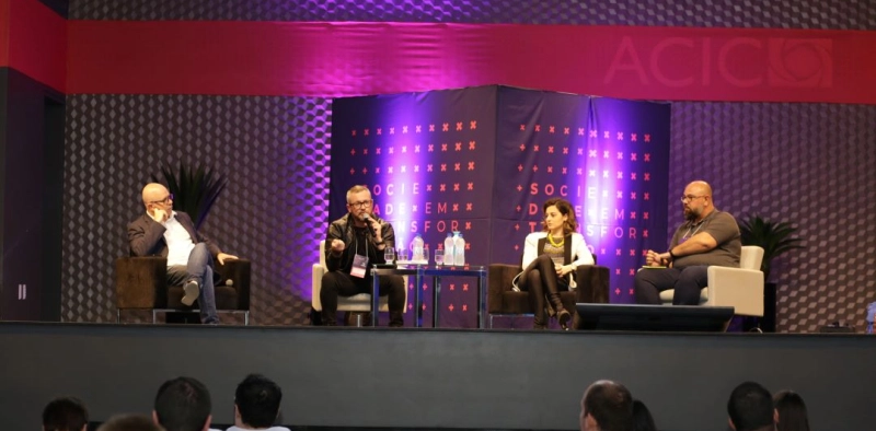 Tr&ecirc;s pain&eacute;is comp&otilde;em a programa&ccedil;&atilde;o da Expomais