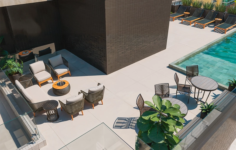 Piscina aquecida com prainha