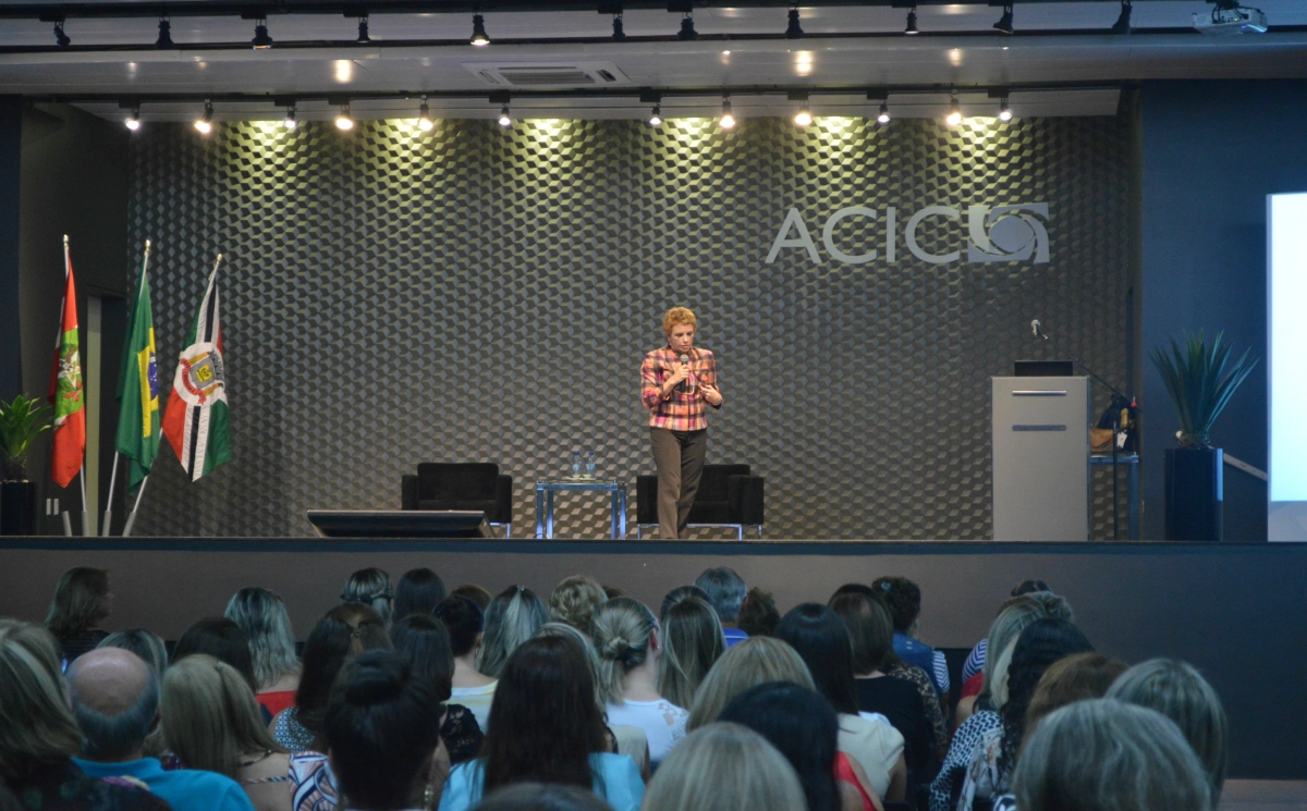 Palestra com Eline Kullock esclarece comportamento e perfil [...]